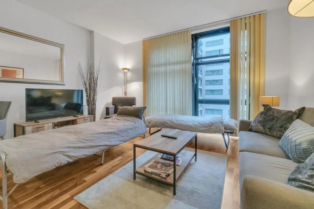 Apartment In Canary Wharf By Unlock Rentals London